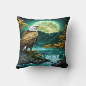 満月の下で滝の近くに止まったワシ クッション (裏面)