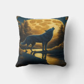 満月の下で狼が白熱［赤熱］光を放つ吠える クッション (裏面)