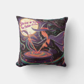 満月の下で魔女がポーションを醸造する クッション (正面)