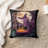 満月の下で魔女がポーションを醸造する クッション (ブランケット)