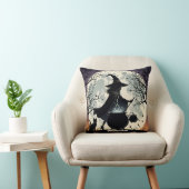 満月の下で魔女がポーション白熱［赤熱］光を放つを巻く クッション (椅子)