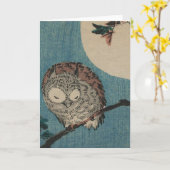 満月の下のかえでの枝の小さい角状フクロウ カード (黄色い花)