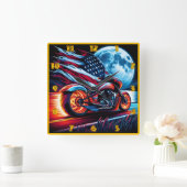 満月の下のオートバイ、アメリカ国旗 スクエア壁時計 (ホーム)