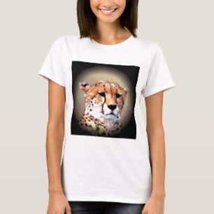 満月の下のチーターの肖像 : 自然の優雅さ Tシャツ