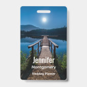 満月の下の夜の桟橋 バッジ (Back)