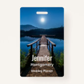 満月の下の夜の桟橋 バッジ (裏面)