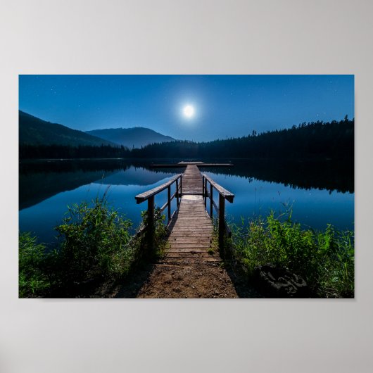 満月の下の夜の桟橋 ポスター (正面)