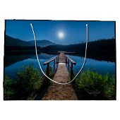 満月の下の夜の桟橋 ラージペーパーバッグ (裏面)