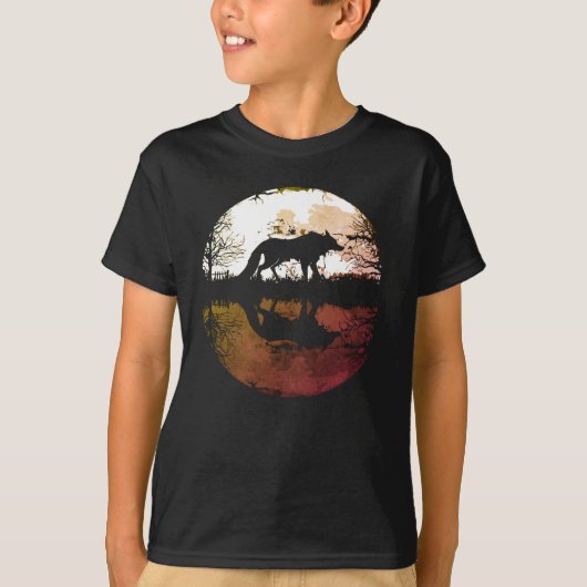 満月の下の孤狼 Tシャツ (正面)