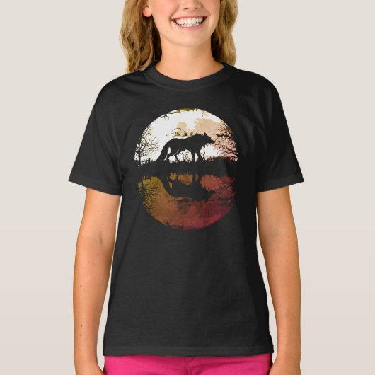満月の下の孤狼 Tシャツ (正面)