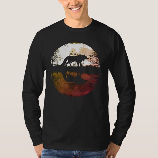 満月の下の孤狼 Tシャツ (正面)