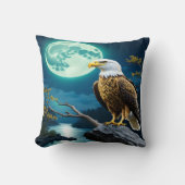 満月の下の岩に止まったワシ クッション (正面)