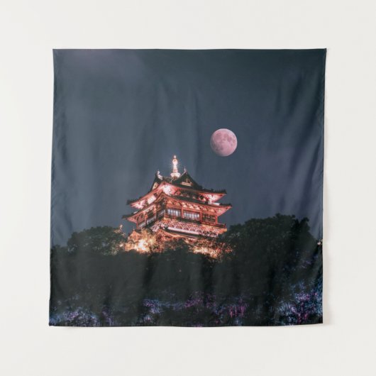満月の下の茶と白の神殿 タペストリー (正面)