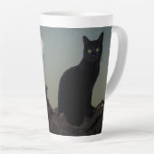 満月の前の木に黒猫 カフェラテマグ (右アングル)