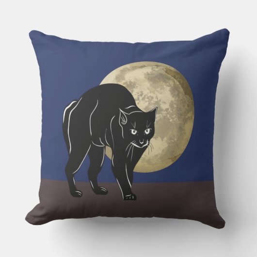 満月の夜にハロウィーンで遊ぶ黒猫 アウトドアクッション (正面)