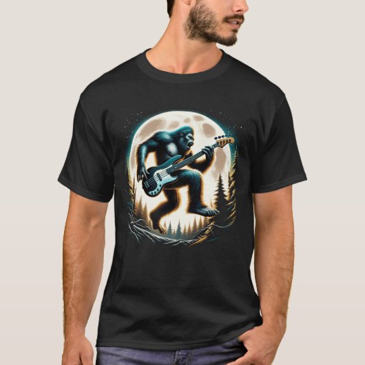 満月の夜にベースギターを演奏するサスカッチ Tシャツ (正面)