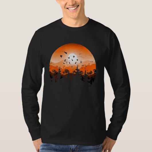 満月の木と鳥の群れ アウトドア 野生動物 Tシャツ (正面)