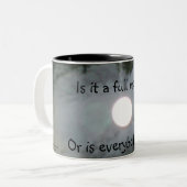 満月は皆くだらないおもしろマグカップです ツートーンマグカップ (正面左)