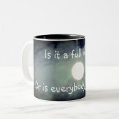 満月は誰もが狂っているおもしろい ツートーンマグカップ (正面左)