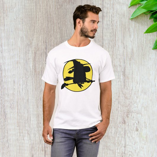満月を背景に箒に乗る魔女のシルエット Tシャツ