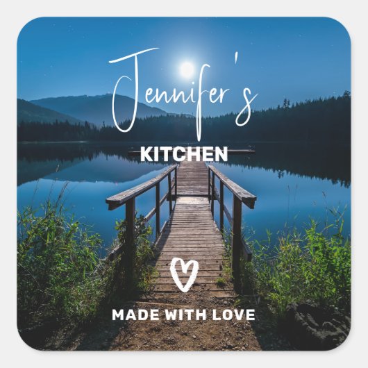 満月キッチンの下の夜の桟橋 スクエアシール (正面)