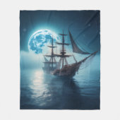 満月下の漂流幽霊船 フリースブランケット (正面)