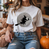 満月不気味を飛んでいる横切るハロウィンの魔女 Tシャツ
