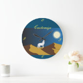 満月Thunder_Coveを遠ぼえしている砂漠のコヨーテ ラージ壁時計 (ホーム)