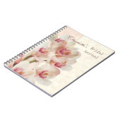 満開のブライダルシャワーの白いクリーム色の蘭 ノートブック (左側)