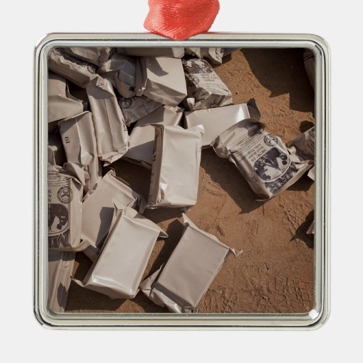 準備ができて盛り上がる食べ食事 メタルオーナメント (正面)