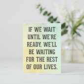 準備が完了するまで待機引用文 ポストカード (スタンド正面)