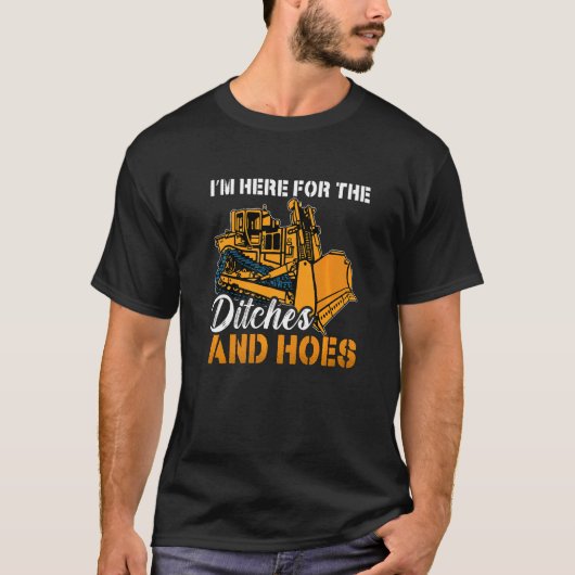 溝があるからここにいる 建設車両ブル Tシャツ (正面)