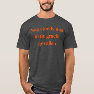 溝に落ちてない - オレンジ文字 - Tシャツ