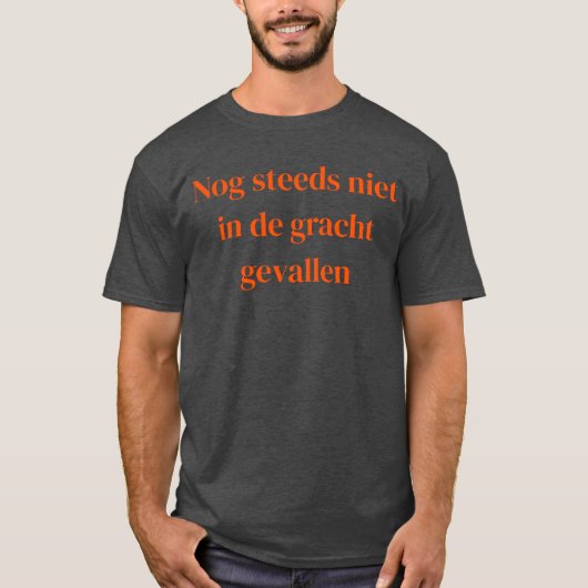 溝に落ちてない - オレンジ文字 - Tシャツ (正面)