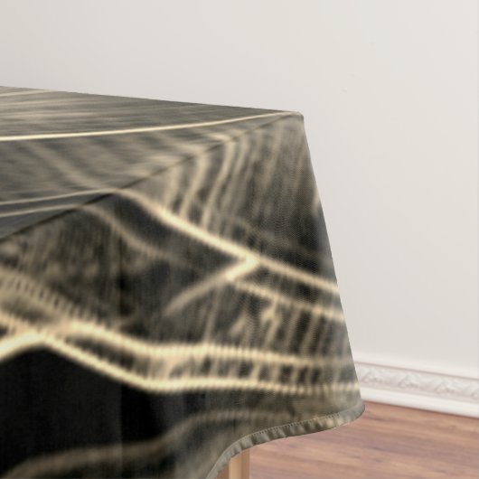 溝のある燃えた松のように多くの曲がった テーブルクロス (インサイチュ)