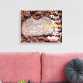 溶岩に手でエッチングされた太陽の岩石記号 キャンバスプリント (インサイチュ (リビング))