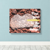 溶岩に手でエッチングされた太陽の岩石記号 キャンバスプリント (インサイチュ (ウッドフロア))