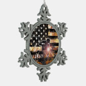 溶接フラグの火花と炎 スノーフレークピューターオーナメント (左)