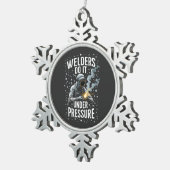 溶接工が圧海溶接工の下でこれを行う スノーフレークピューターオーナメント (右)