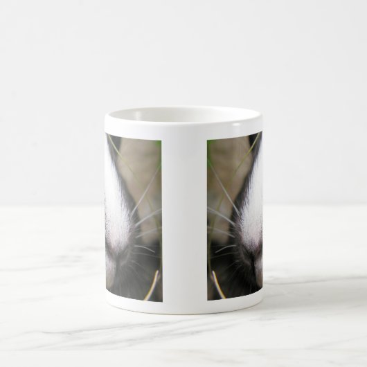 滑らかな白黒ショートエアモルモット顔 コーヒーマグカップ (中央)
