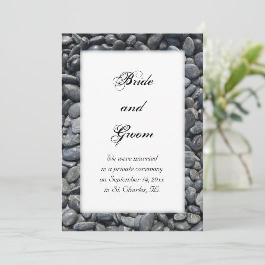 滑らかな黒い小石の結婚発表 案内状 (スタンド正面)