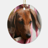 滑らか髪のミニチュアダックスフントの子犬 セラミックオーナメント (左)