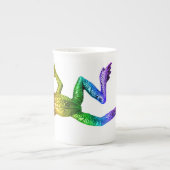 滑りやすいジョーのプライドカエルのフィギュア激しく寒さ ボーンチャイナマグカップ (正面)