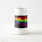 滑りやすいジョーの煙は鮮やかな虹色祝だ ビールジョッキ (中央)