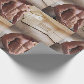 滑りやすいジョーの男の六パックのシャツなしのセクシーな筋肉 ラッピングペーパー (角)