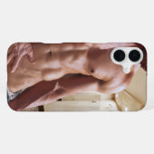 滑りやすいジョーの男の六パックのシャツなしのセクシーな筋肉 iPhoneケース (裏面横)