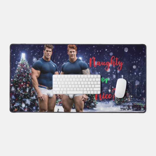 滑りやすいジョー飾の雪に覆われたクリスマスツリー デスクマット (キーボード&マウス)