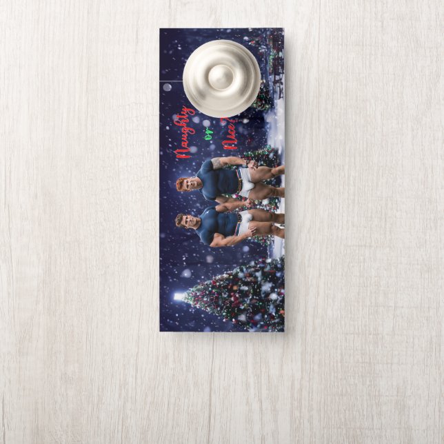 滑りやすいジョー飾の雪に覆われたクリスマスツリー ドアノブサイン (ノブ)