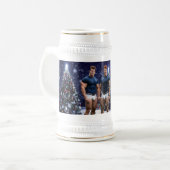 滑りやすいジョー飾の雪に覆われたクリスマスツリー ビールジョッキ (正面左)