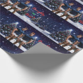 滑りやすいジョー飾の雪に覆われたクリスマスツリー ラッピングペーパー (角)